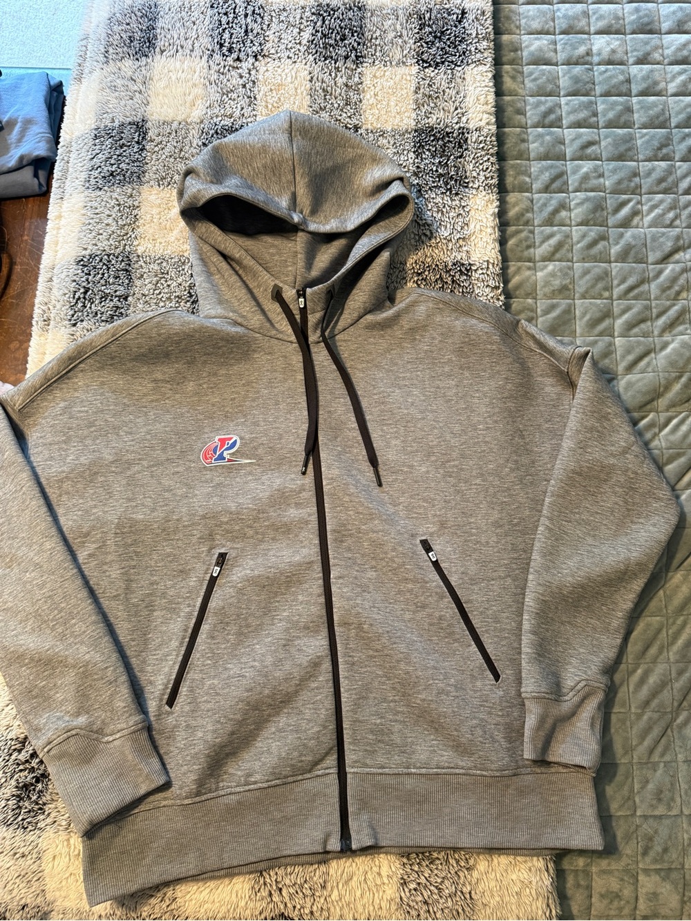 On Running Zip Hoodie Women's Size Medium NWOT Grey Penn Relays
